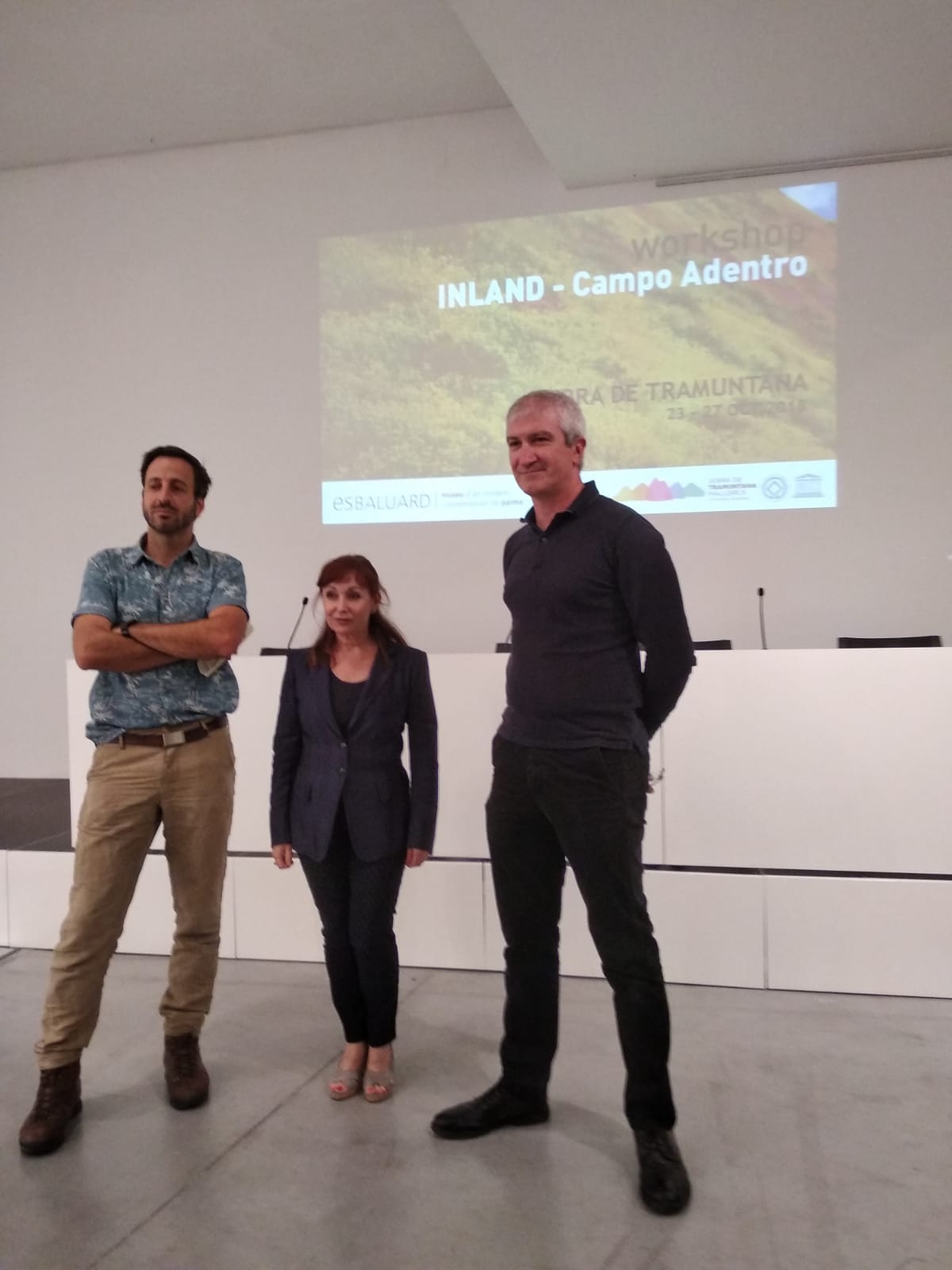 L'artista Fernando García Dory, la directora d'Es Baluard, Nekane Aramburu i el director insular de Territori i Paisatge, Miquel Vadell.