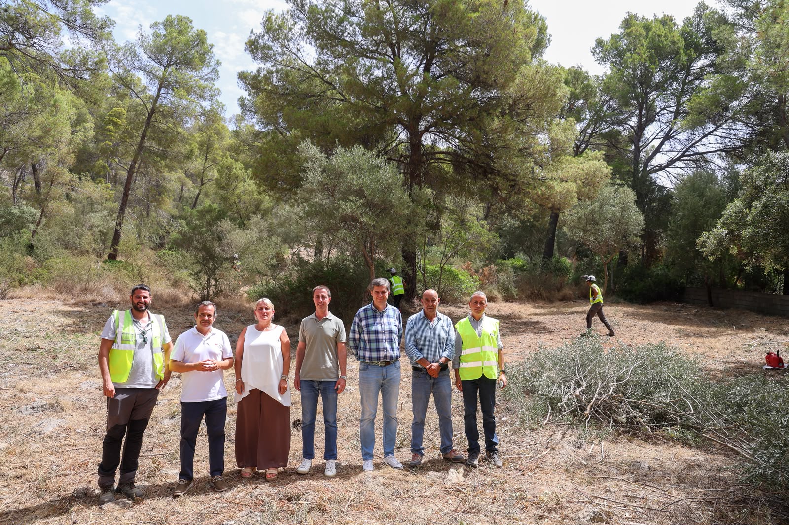 El presidente del Consell de Mallorca, Llorenç Galmés, visita las labores que se estan llevando a cabo en la Comuna de Bunyola del plan estratégico de limpieza forestal de la sierra de Tramuntana.