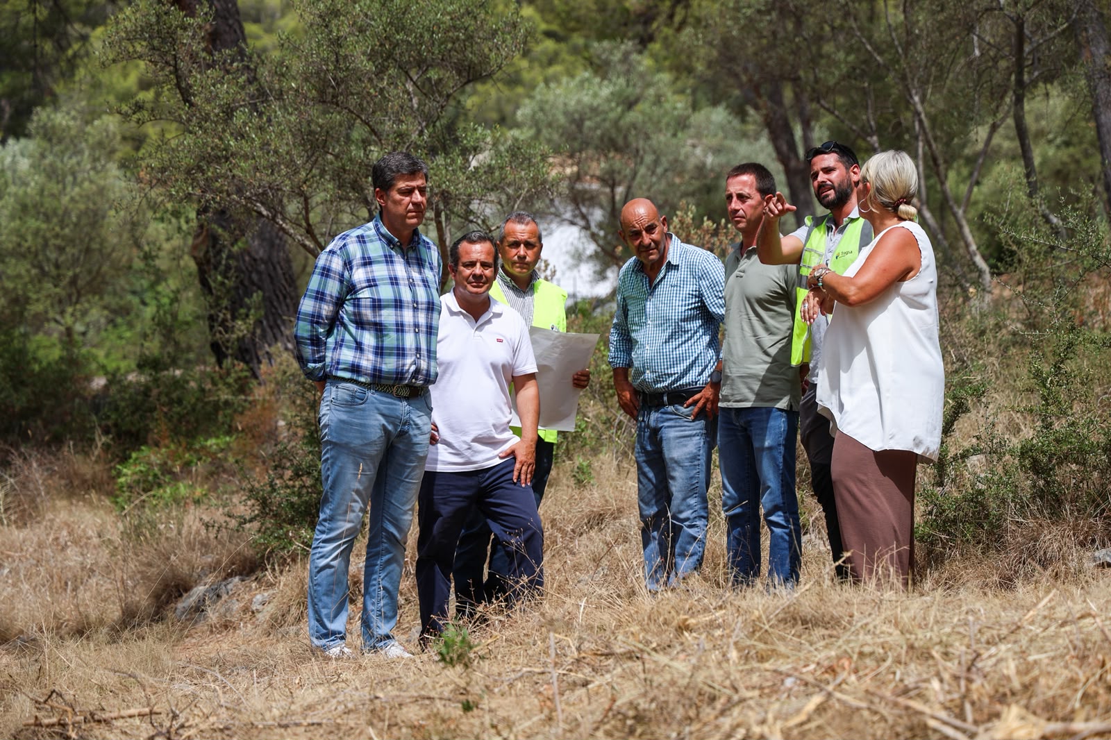 El presidente del Consell de Mallorca, Llorenç Galmés, visita las labores que se estan llevando a cabo en la Comuna de Bunyola del plan estratégico de limpieza forestal de la sierra de Tramuntana.