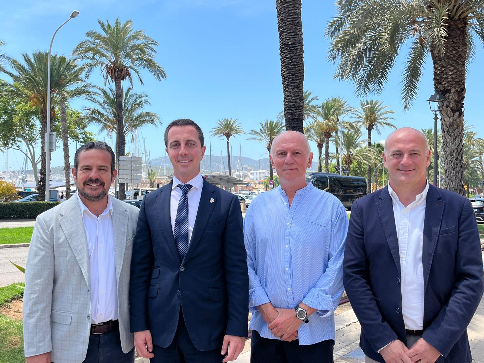 El president del Consell de Mallorca, LLorenç Galmés, el conseller de Presidència, Antoni Fuster, el director insular de Serra de Tramuntana, Antoni Solivellas, i el gerent del Consorci Serra de Tramuntana, Lluís Vallcaneras.