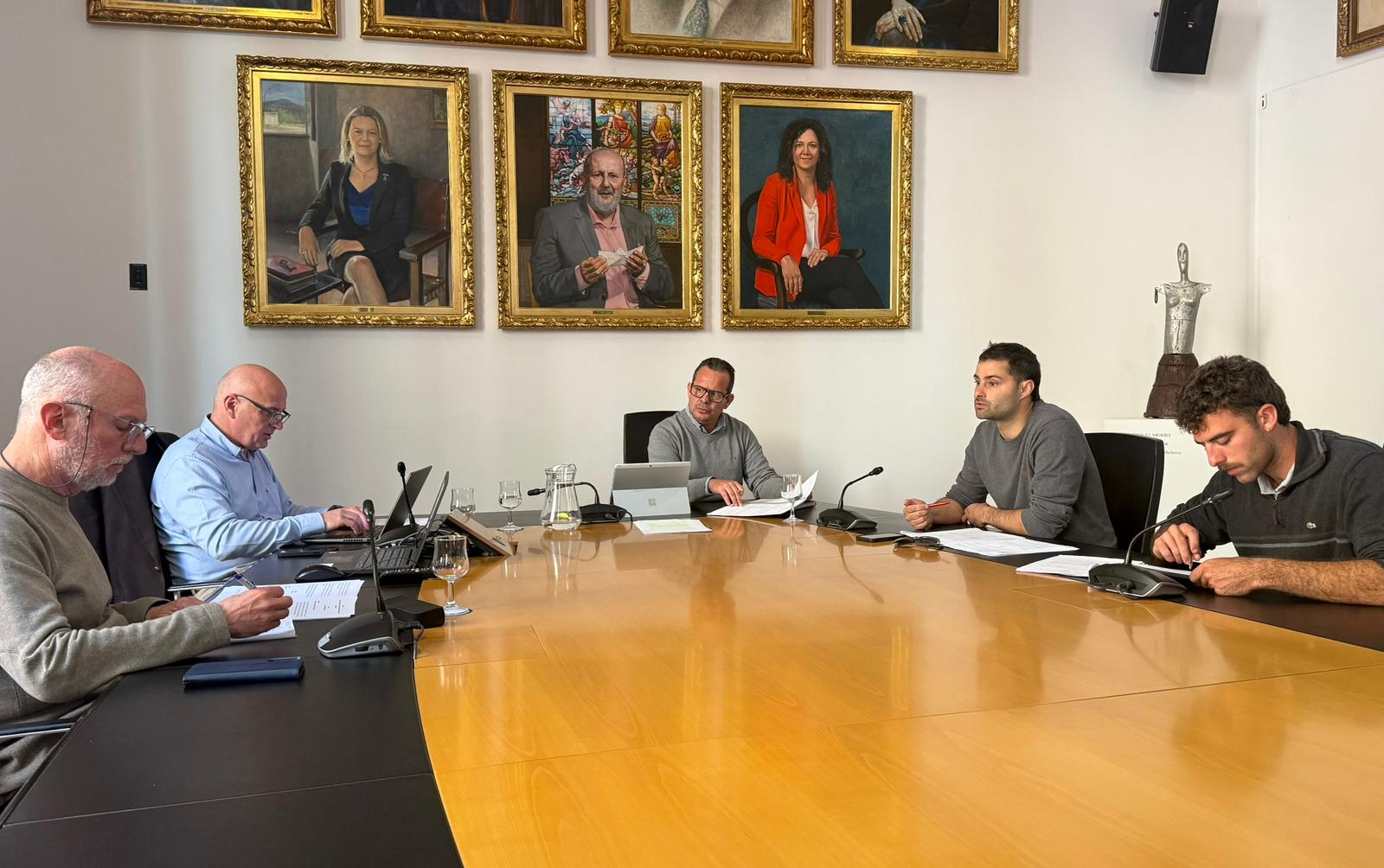 El conseller, el director insular de la Serra i el gerent del Consorci, en una de les reunions mantingudes amb ASAJA.