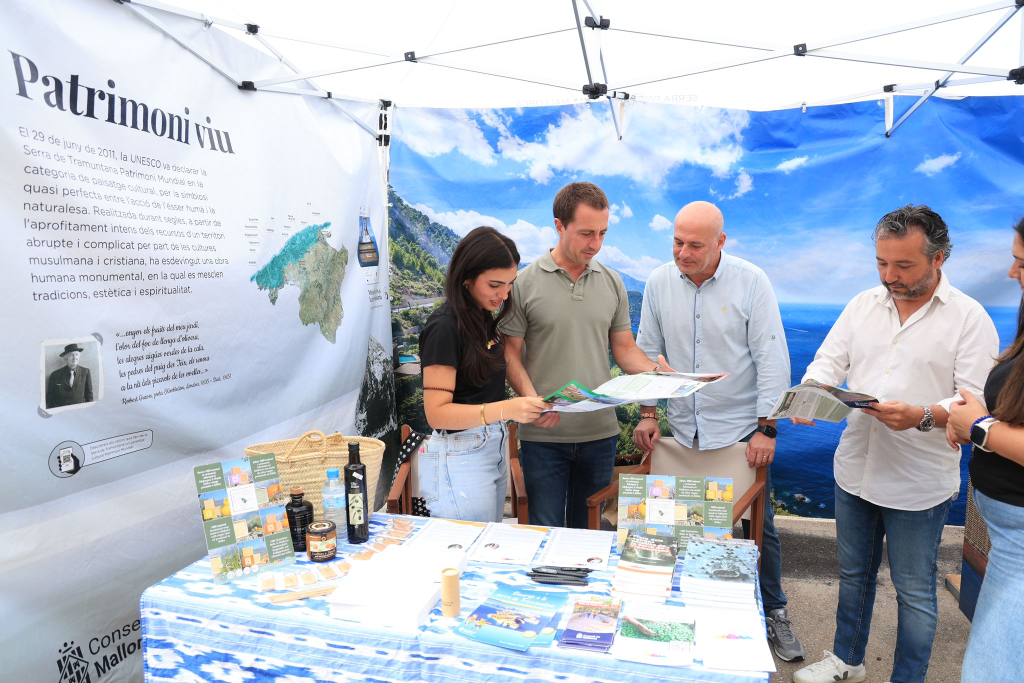 Visita a la carpa de la Serra de Tramuntana amb exposició de les rutes GR.