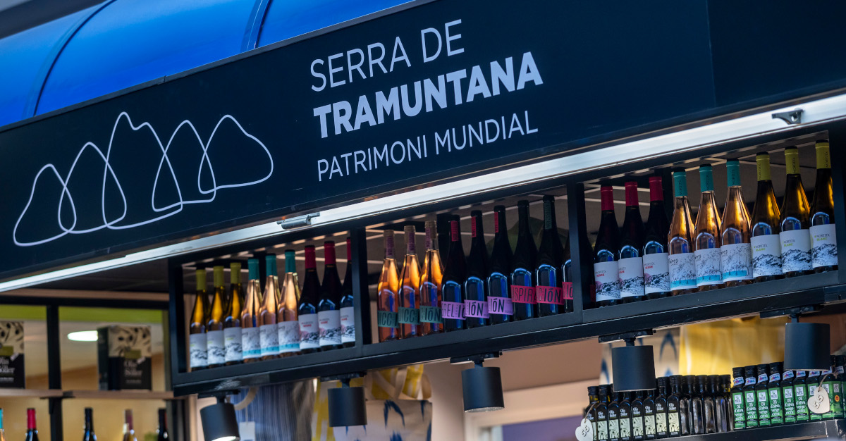Market stand with products with the Serra de Tramuntana distinction